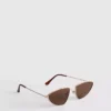 Solbriller med metallramme i aviator-stil