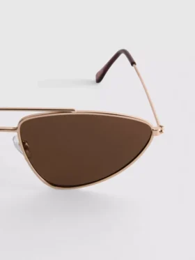 Solbriller med metallramme i aviator-stil
