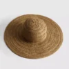 Solhatt med bred brem