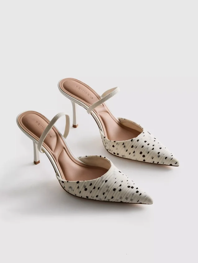 Spisse pumps med prikkemønster