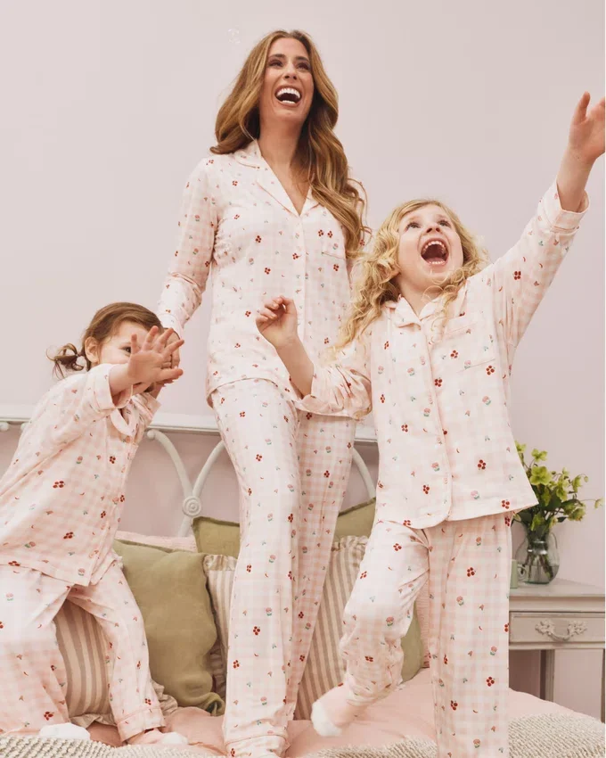 Stacey Solomon gingham-mønstret boyfriend-stil-pysjamaser