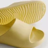 Støpte bassengsandaler