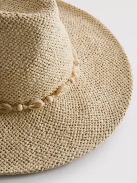 Strandhatt med stråkant