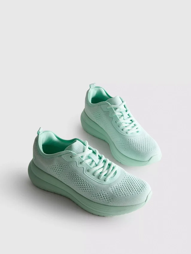 Strikkede sneakers med snøring