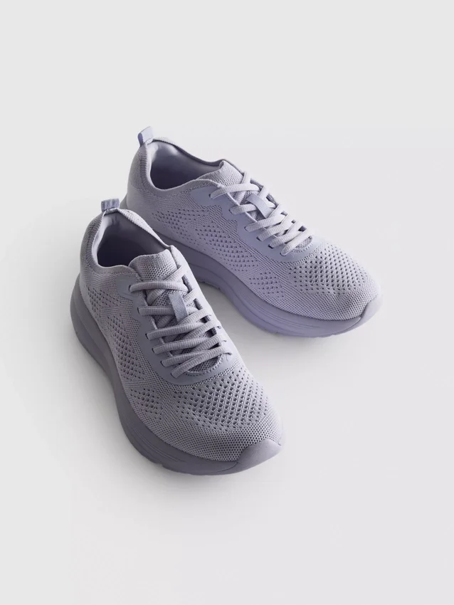 Strikkede sneakers med snøring