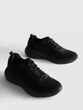 Strikkede sneakers med snøring