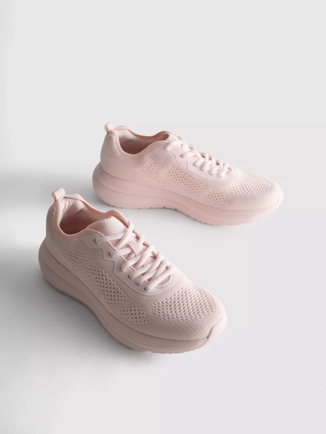 Strikkede sneakers med snøring