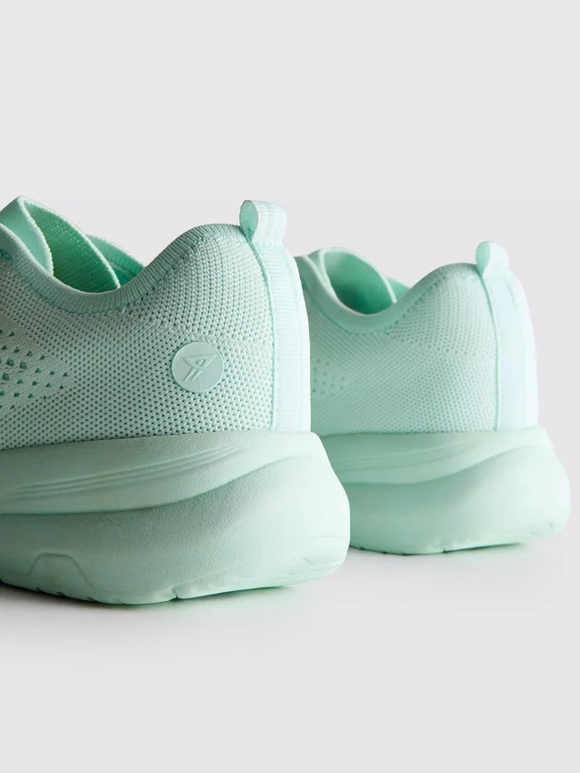 Strikkede sneakers med snøring