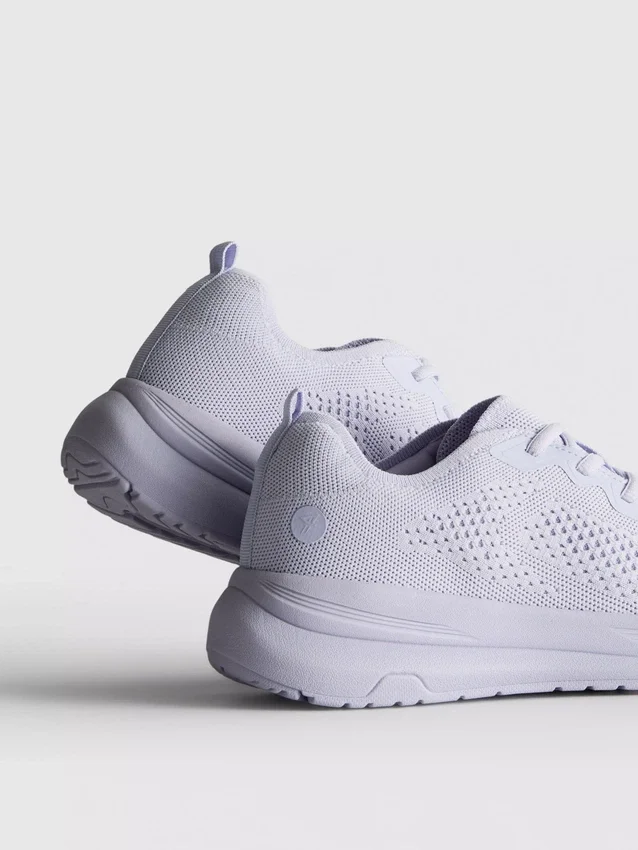 Strikkede sneakers med snøring
