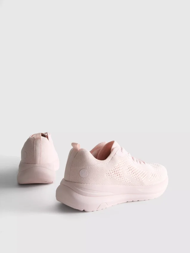 Strikkede sneakers med snøring