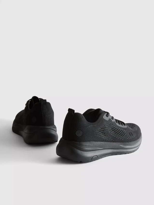 Strikkede sneakers med snøring