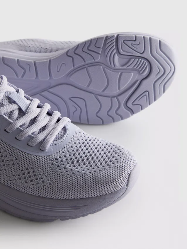 Strikkede sneakers med snøring
