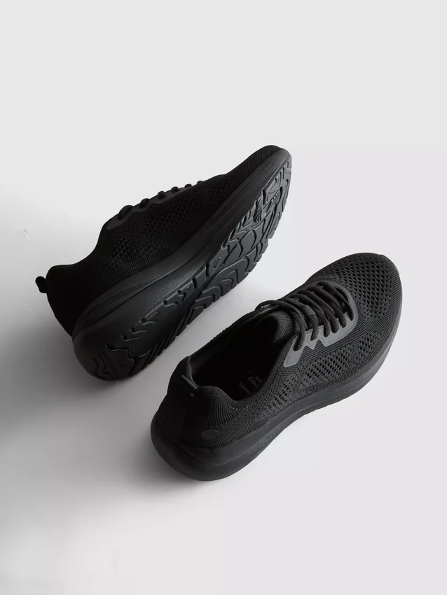 Strikkede sneakers med snøring