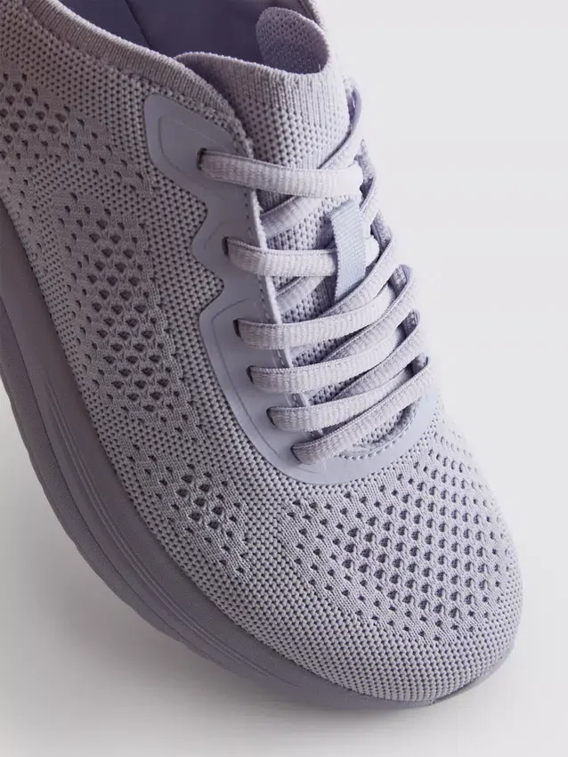 Strikkede sneakers med snøring
