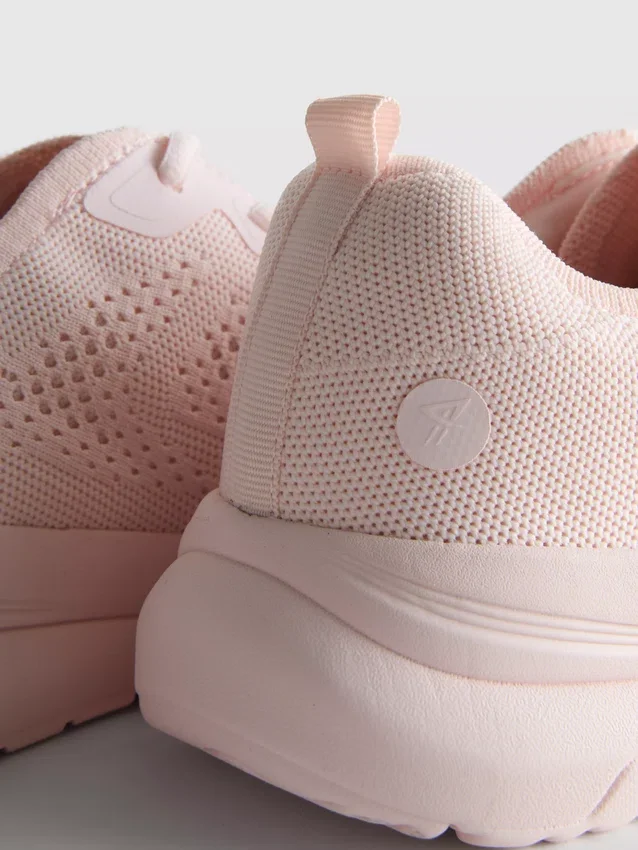 Strikkede sneakers med snøring