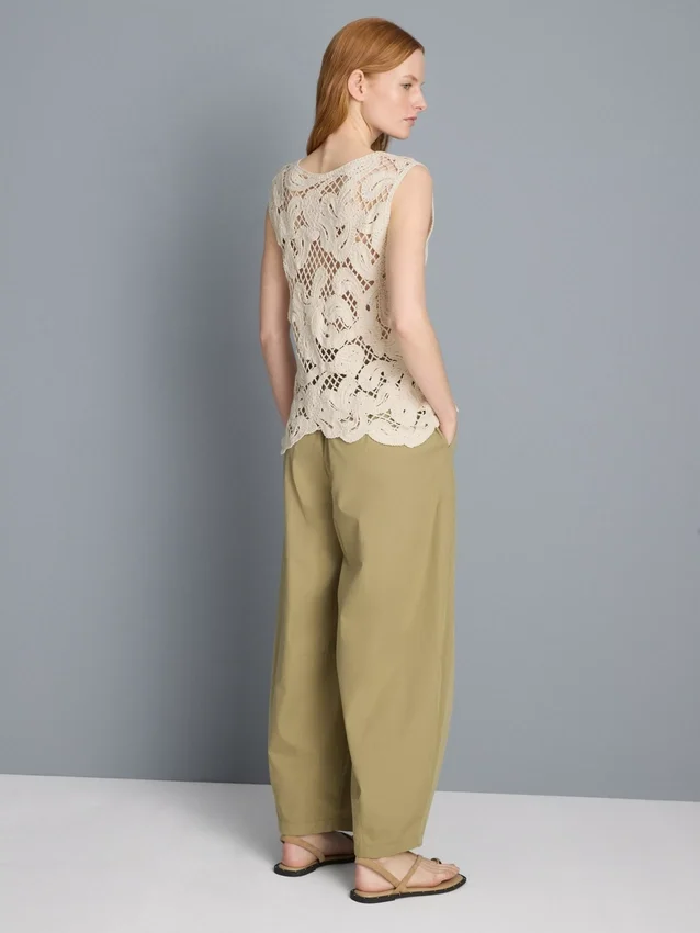 Strikket asymmetrisk heklet tank-top