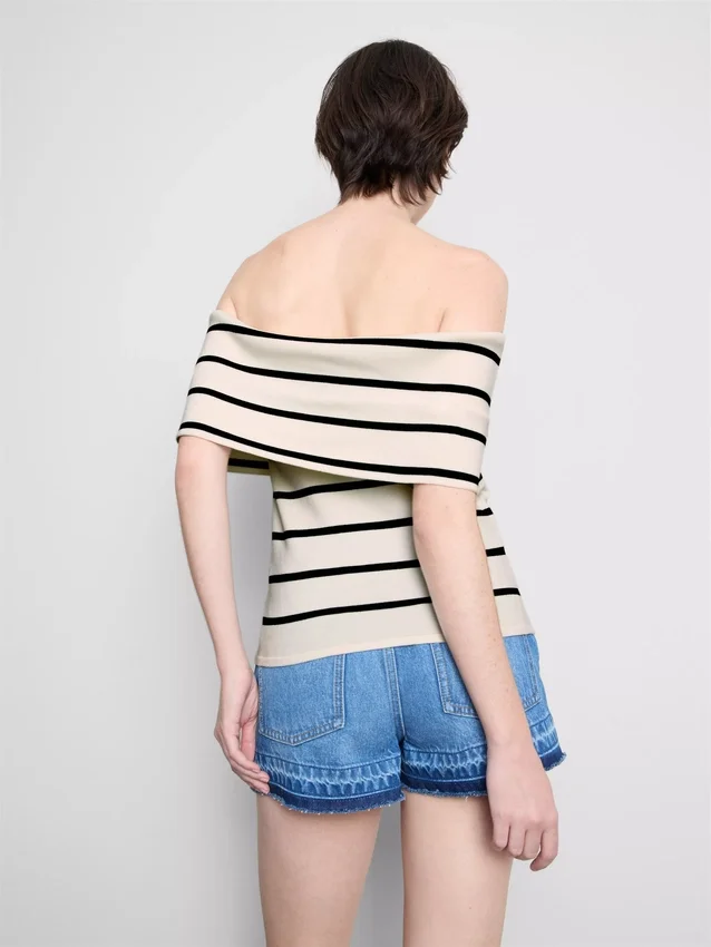Strikket off-the-shoulder-genser