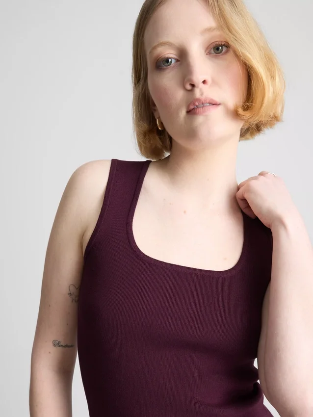 Strikket tank-top med firkantet hals