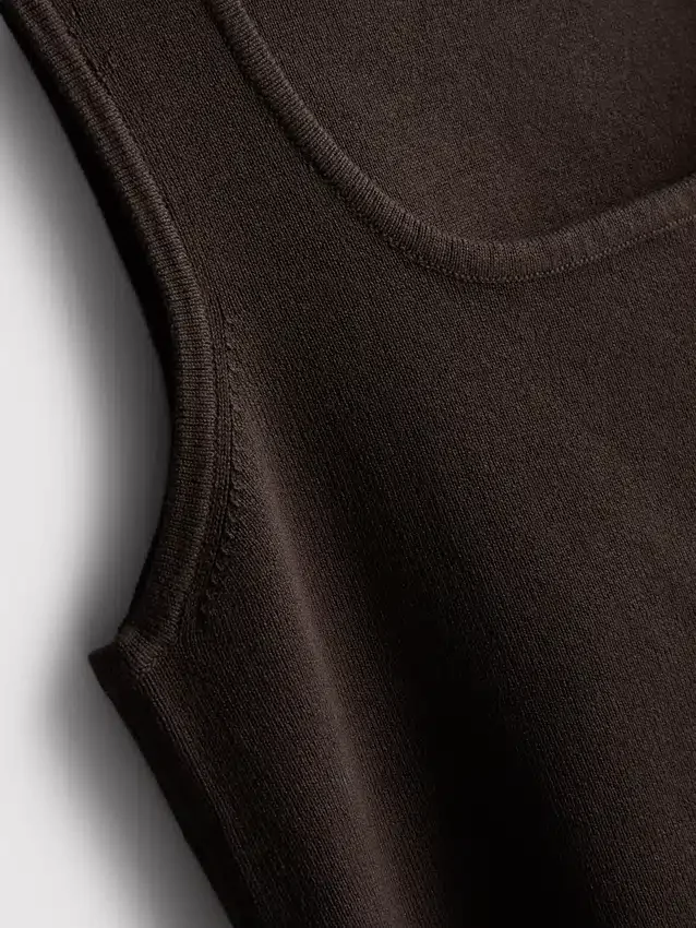 Strikket tank-top med firkantet hals