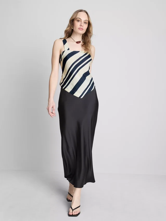 Stripet bluse med spiss kant nederst