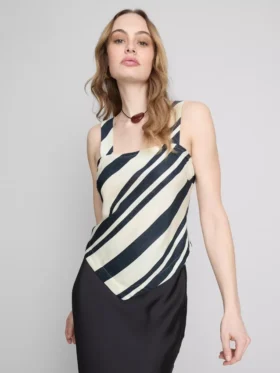 Stripet bluse med spiss kant nederst