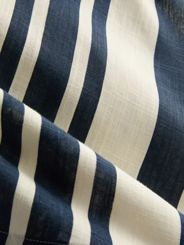 Stripet bluse med spiss kant nederst