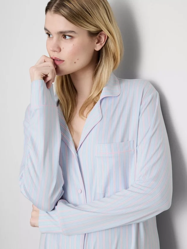 Stripet oversized nattkjole i boyfriend-stil