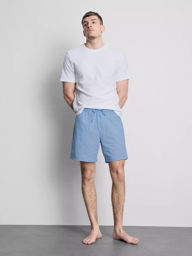 Stripet pysjamassett med korte shorts