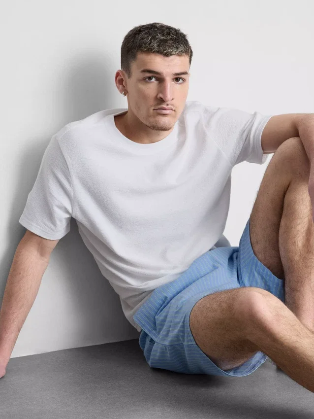 Stripet pysjamassett med korte shorts
