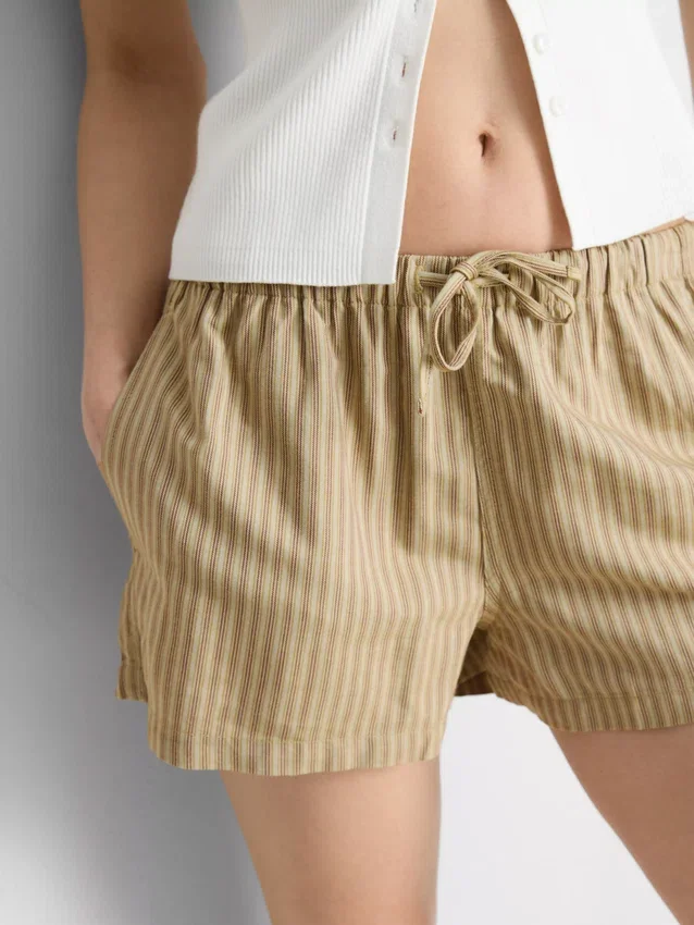 Stripete oxford-shorts med høy midje