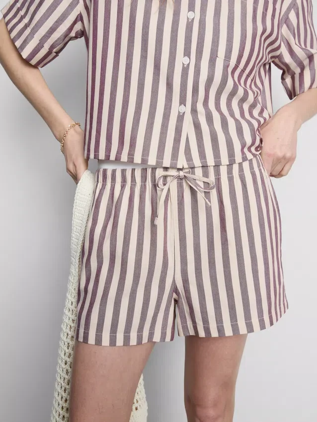 Stripete oxford-shorts med høy midje