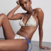 Strukturtiltrekkende trekantet bikinitopp med sitronmotiv