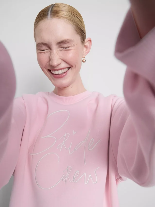 Sweatshirt med slagord for brudeparet