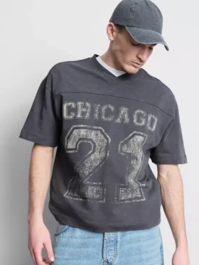 T-skjorte med V-hals og Chicago-motiv