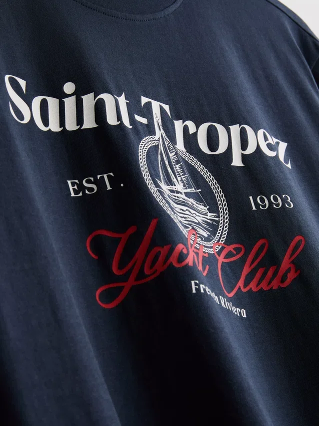 T-skjorte med Yacht Club-motiv