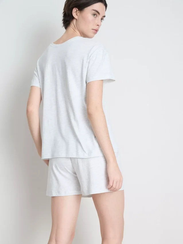 T-skjorte og shorts-pysjamaser