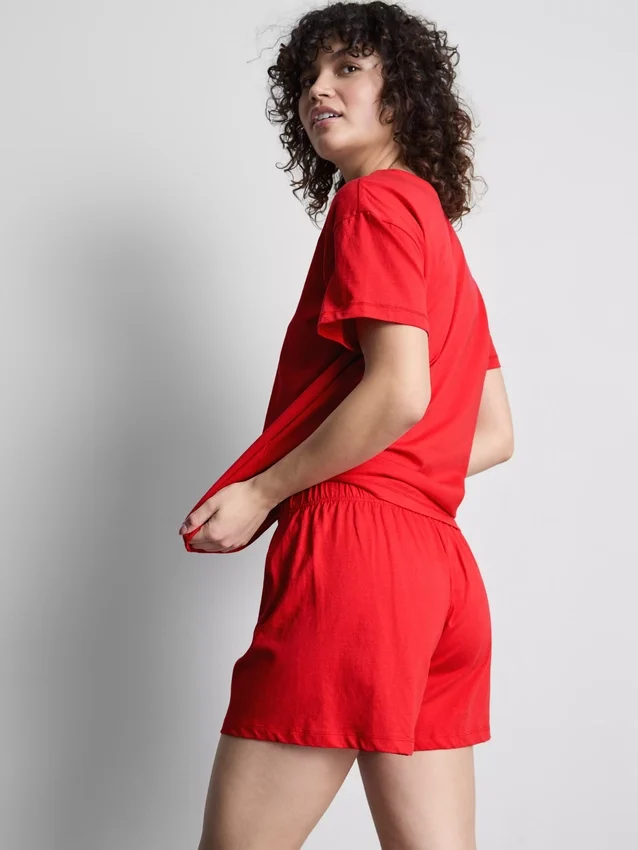 T-skjorte og shorts-pysjamaser