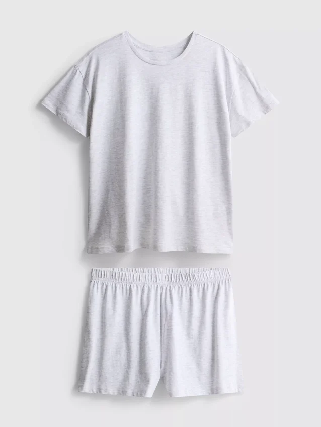 T-skjorte og shorts-pysjamaser