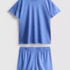 T-skjorte og shorts-pysjamaser