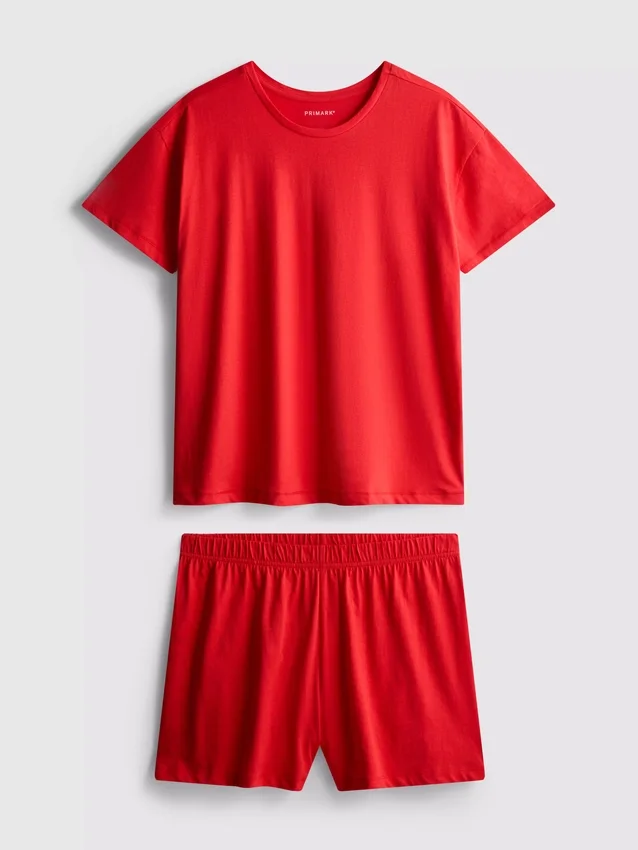 T-skjorte og shorts-pysjamaser