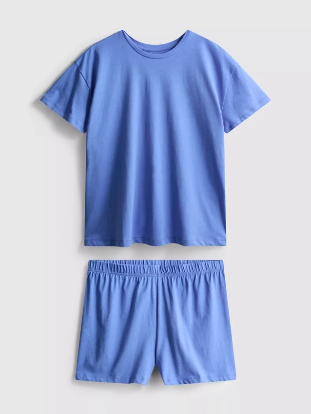 T-skjorte og shorts-pysjamaser