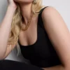 Tanktop i krepp med brede stropper