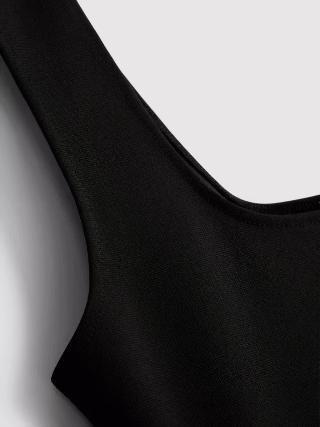 Tanktop i krepp med brede stropper