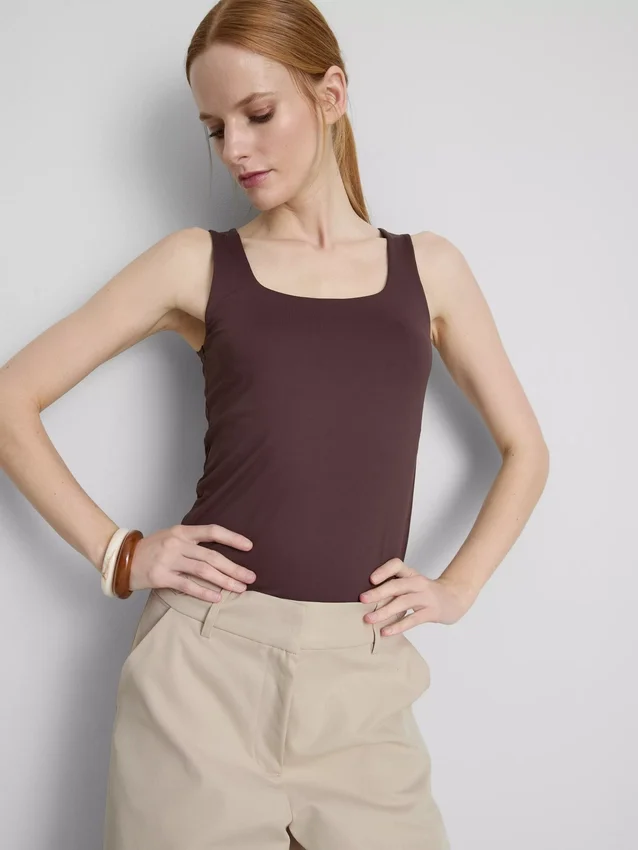 Tanktop med firkantet hals