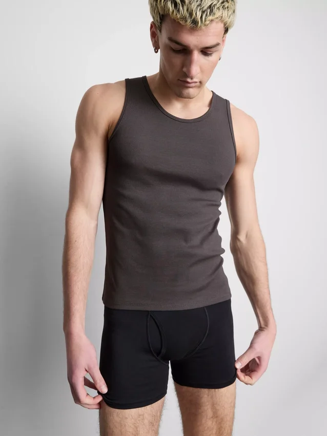 Tanktop med ribbestrikk og smal passform