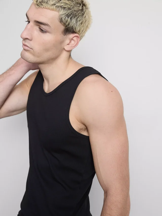 Tanktop med ribbestrikk og smal passform