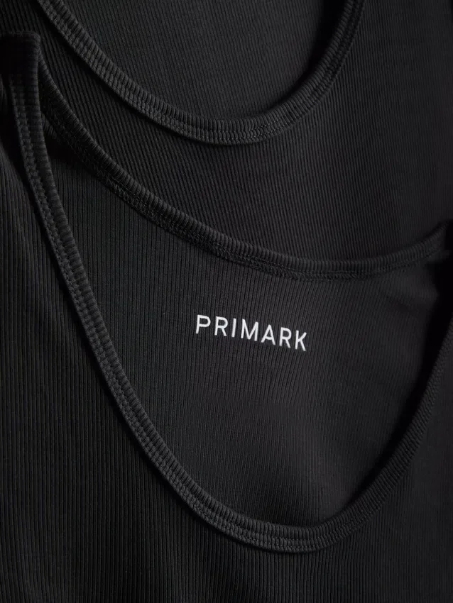 Tanktop med ribbestrikk og smal passform