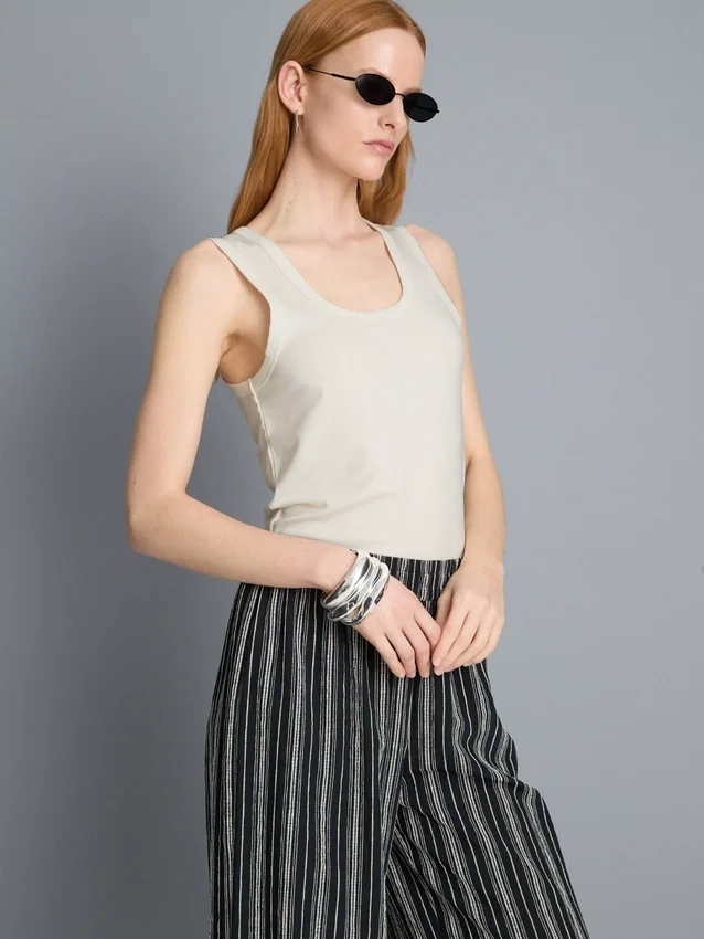 Tanktop med rund hals og racerrygg
