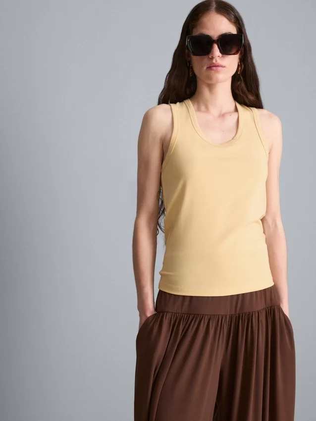 Tanktop med rund hals og racerrygg