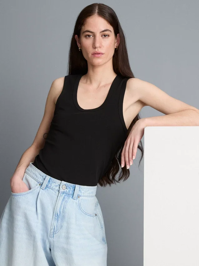 Tanktop med rund hals og racerrygg